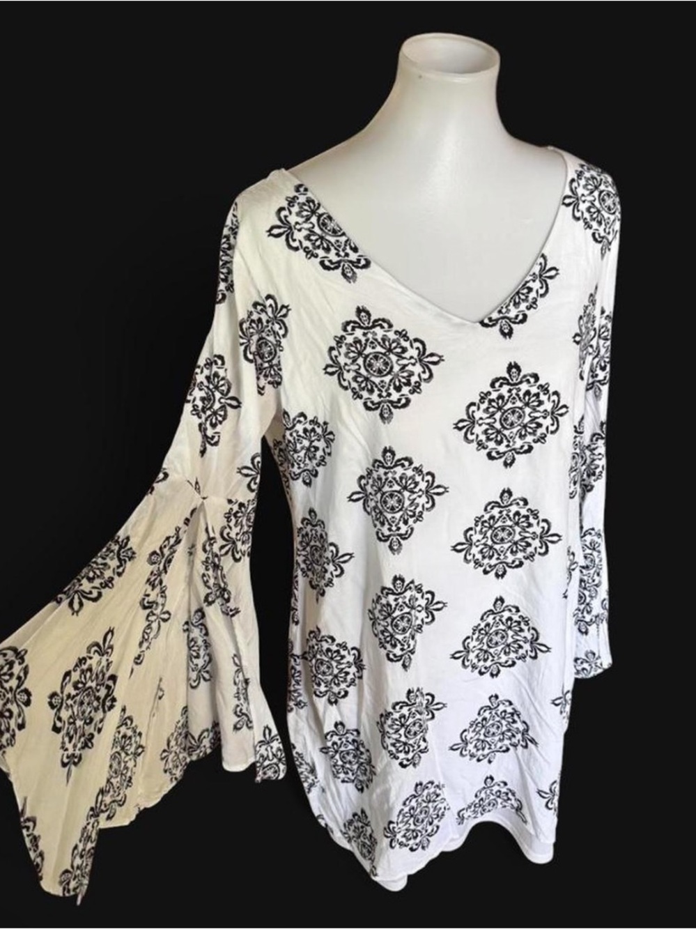 Women's Black & White Printed V-Neck Bell Sleeve Dress